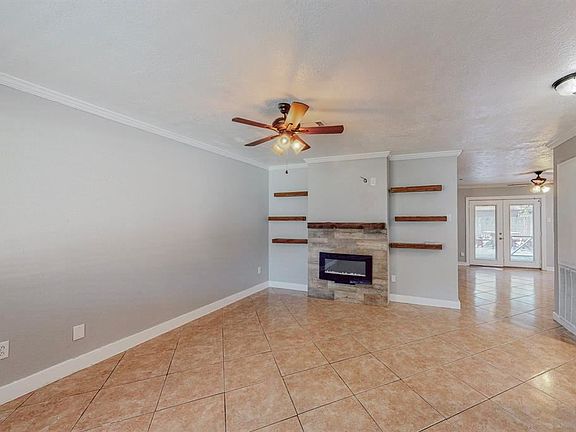 3rd image of 2606 Estate Dr