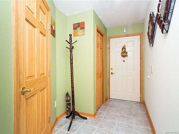 5th image of 410 Farmington Ave APT I1