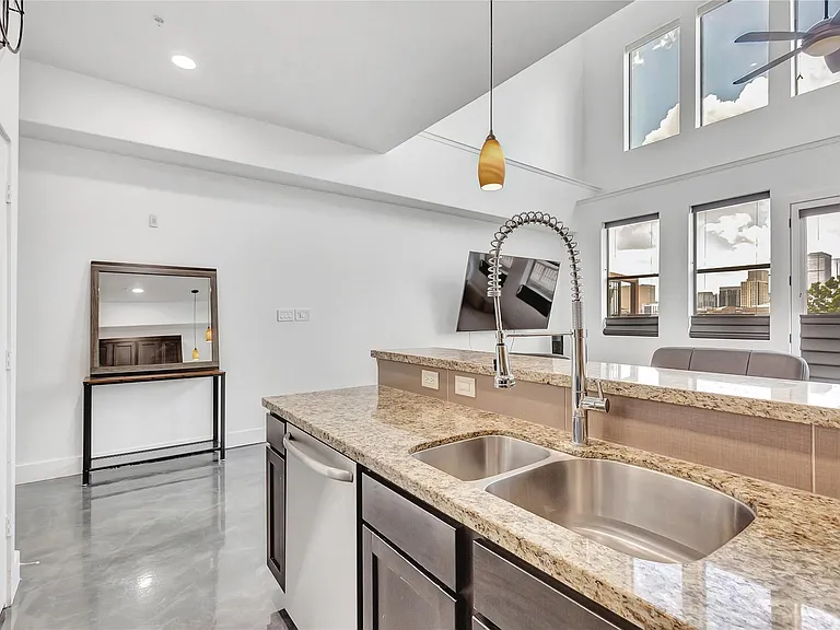 2323 Polk St #305 — Photo 11