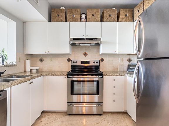 4th image of 3020 NE 32nd Ave APT 716