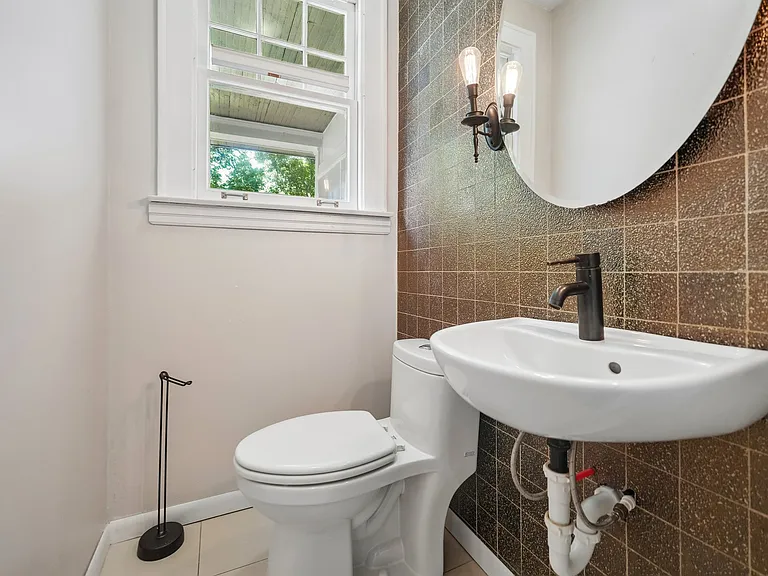 246 Maple Ave — Photo 16