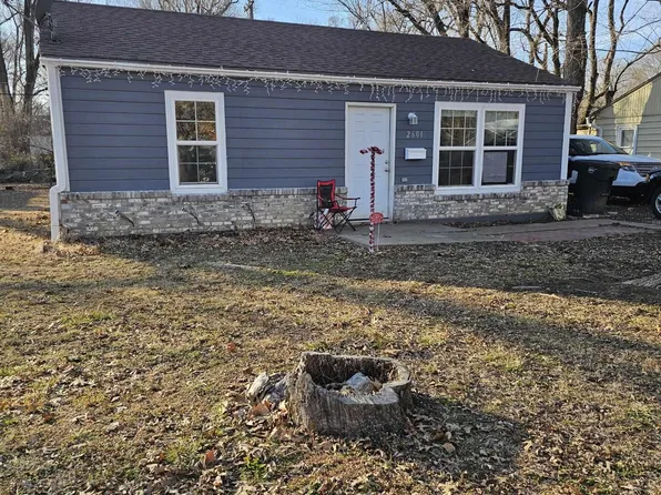 2601 SW Valley Brook Ln, Topeka, KS 66614