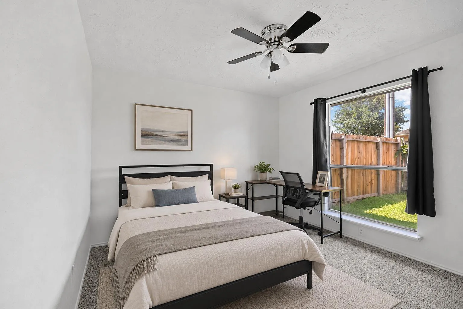 4 bed, 2.0 bath, 2200 sqft, $819 — Photo 2