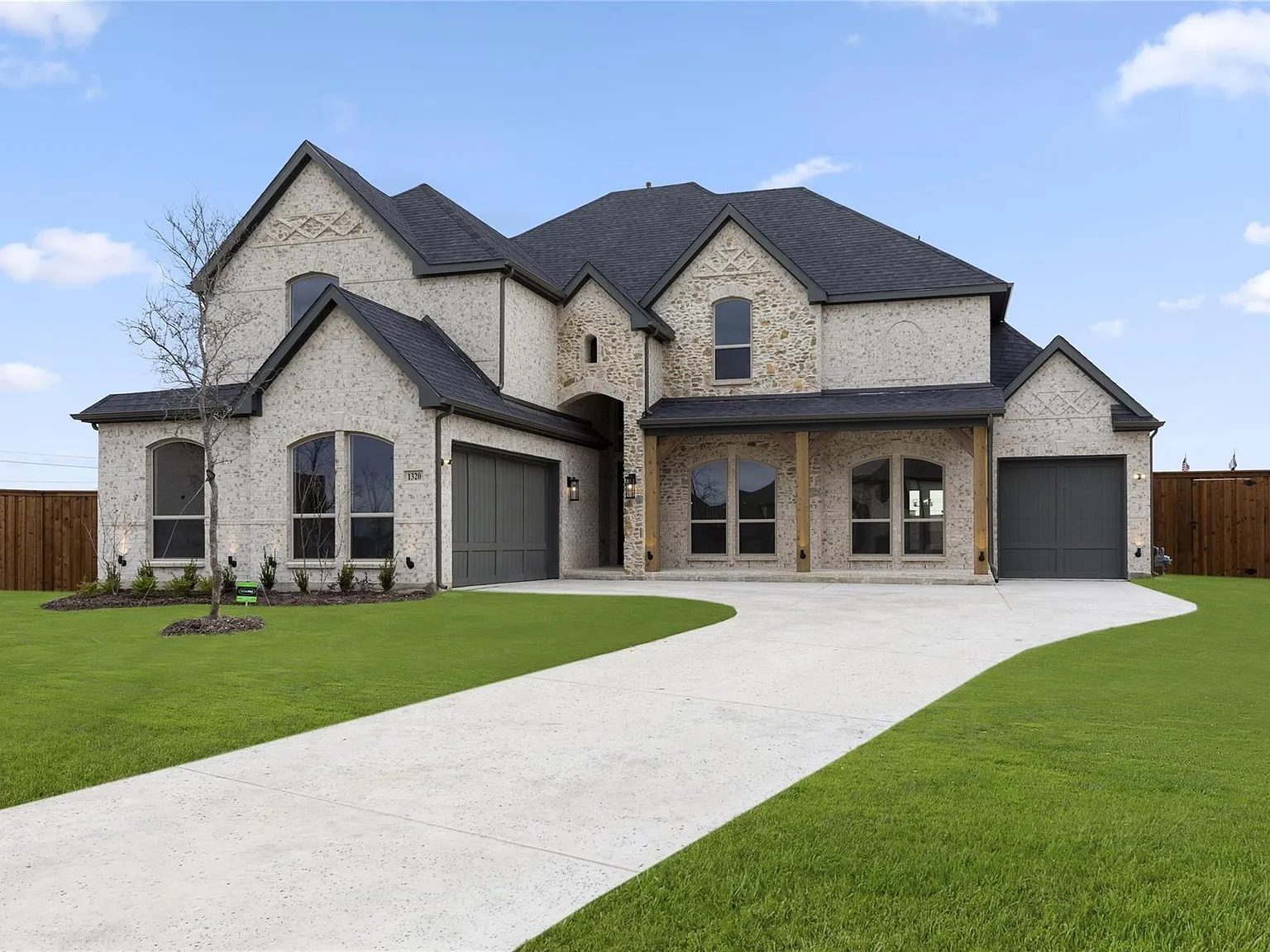 6 bed, 4311 sqft, $5,400 — Photo 2