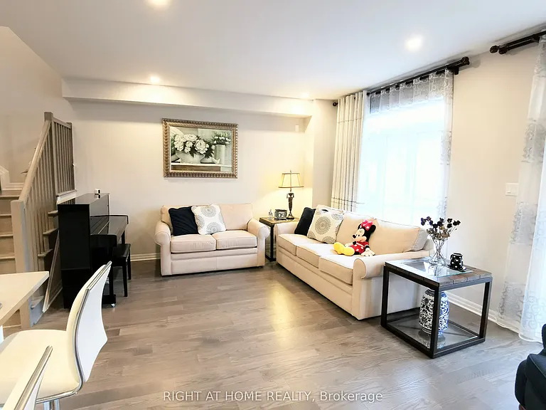 321 Lysander Pl — Photo 8