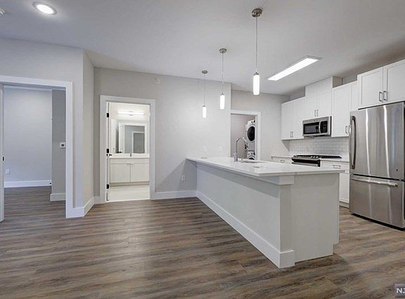 4th image of 305 Patterson St #113