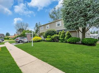 23 Crown Ln, Westbury, NY 11590