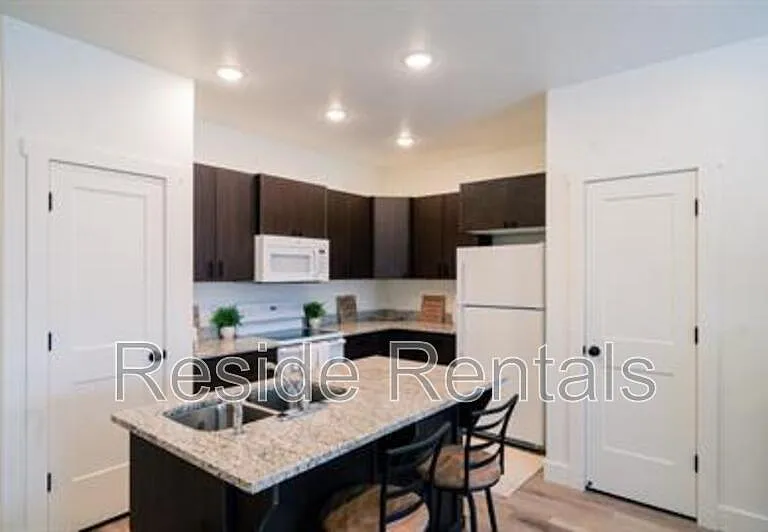 220 N Spring Creek Pkwy #10 — Photo 9
