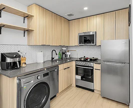 4th image of 228 E 25th St APT 10