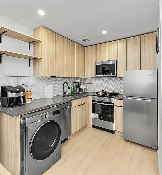 228 E 25th St #10 — Photo 4