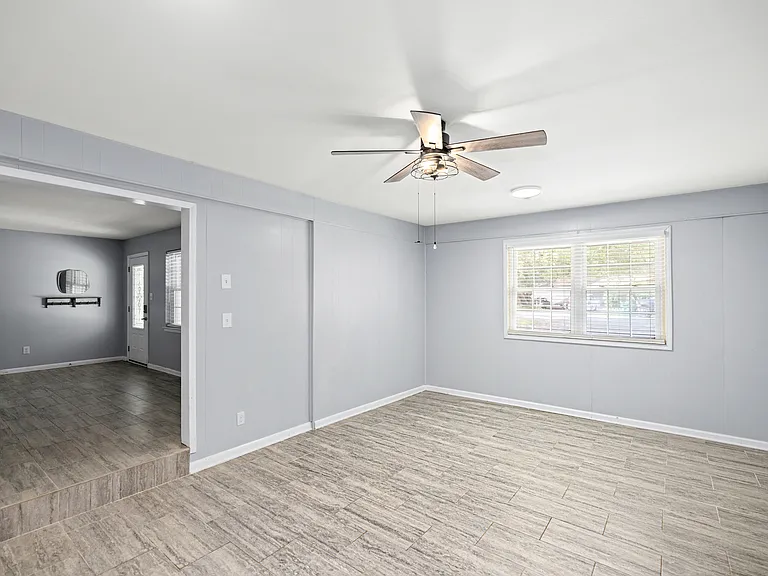 328 Plymouth Ave — Photo 9