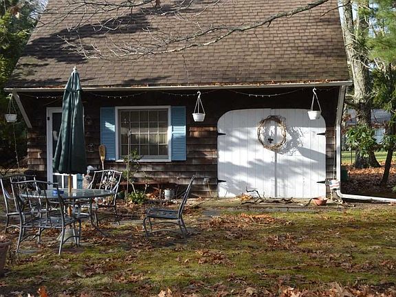 3rd image of 14 Bay Shore Dr