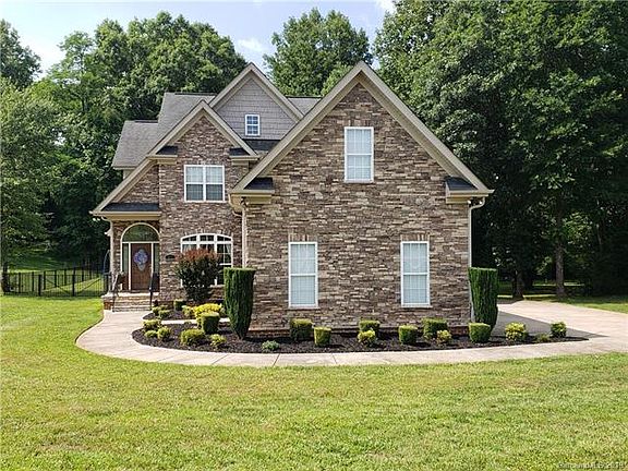 2nd image of 133 Loray Ln