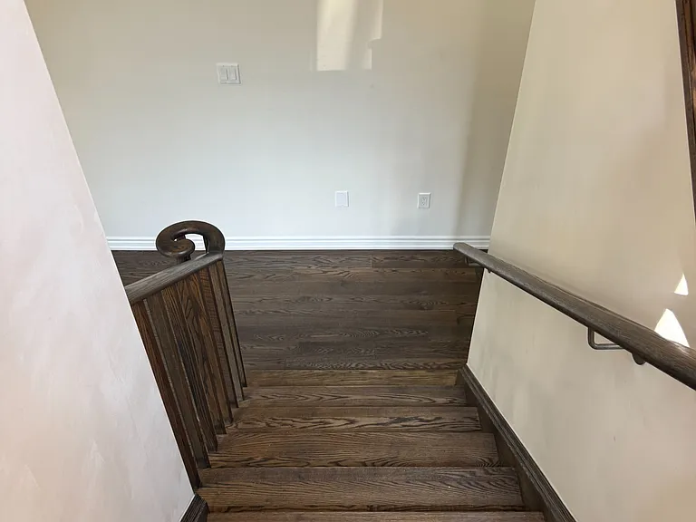 166 Auckland Dr — Photo 23