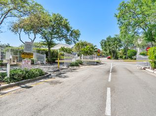 9905 NW 57th Mnr, Pompano Beach, FL 33076