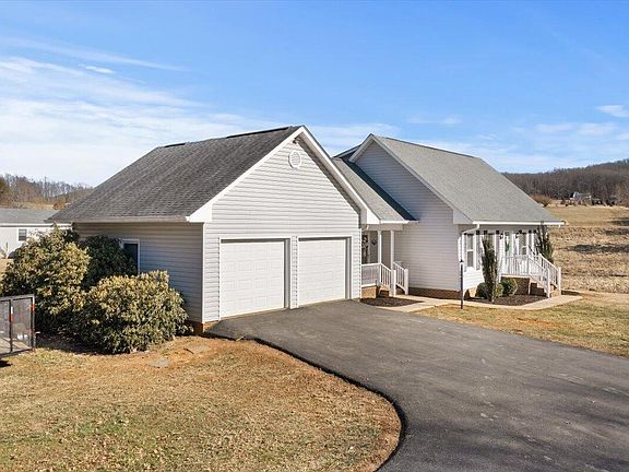 3rd image of 5 Whittle Ln