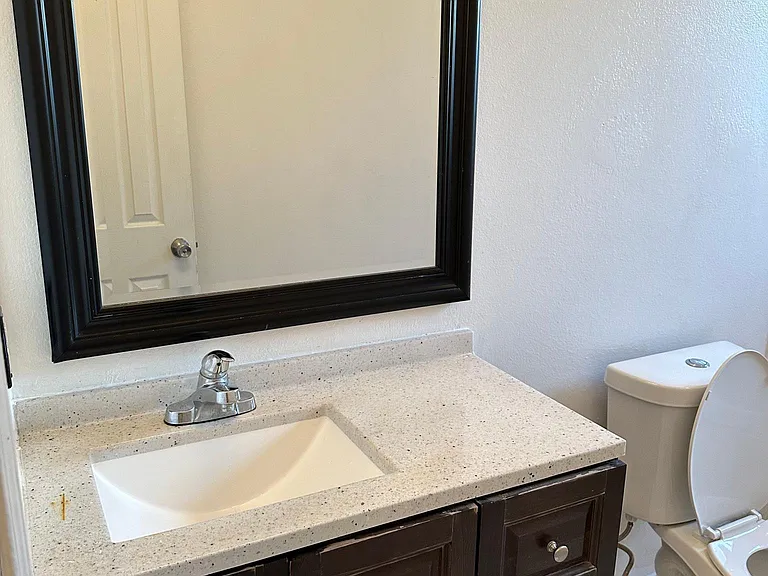 4501 S Prieur St #B — Photo 12