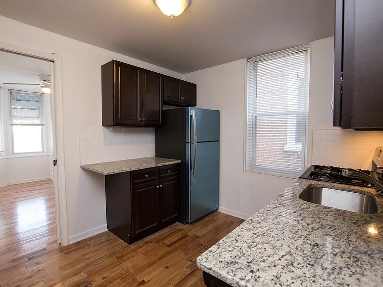 2731 Brown St #2F — Photo 8