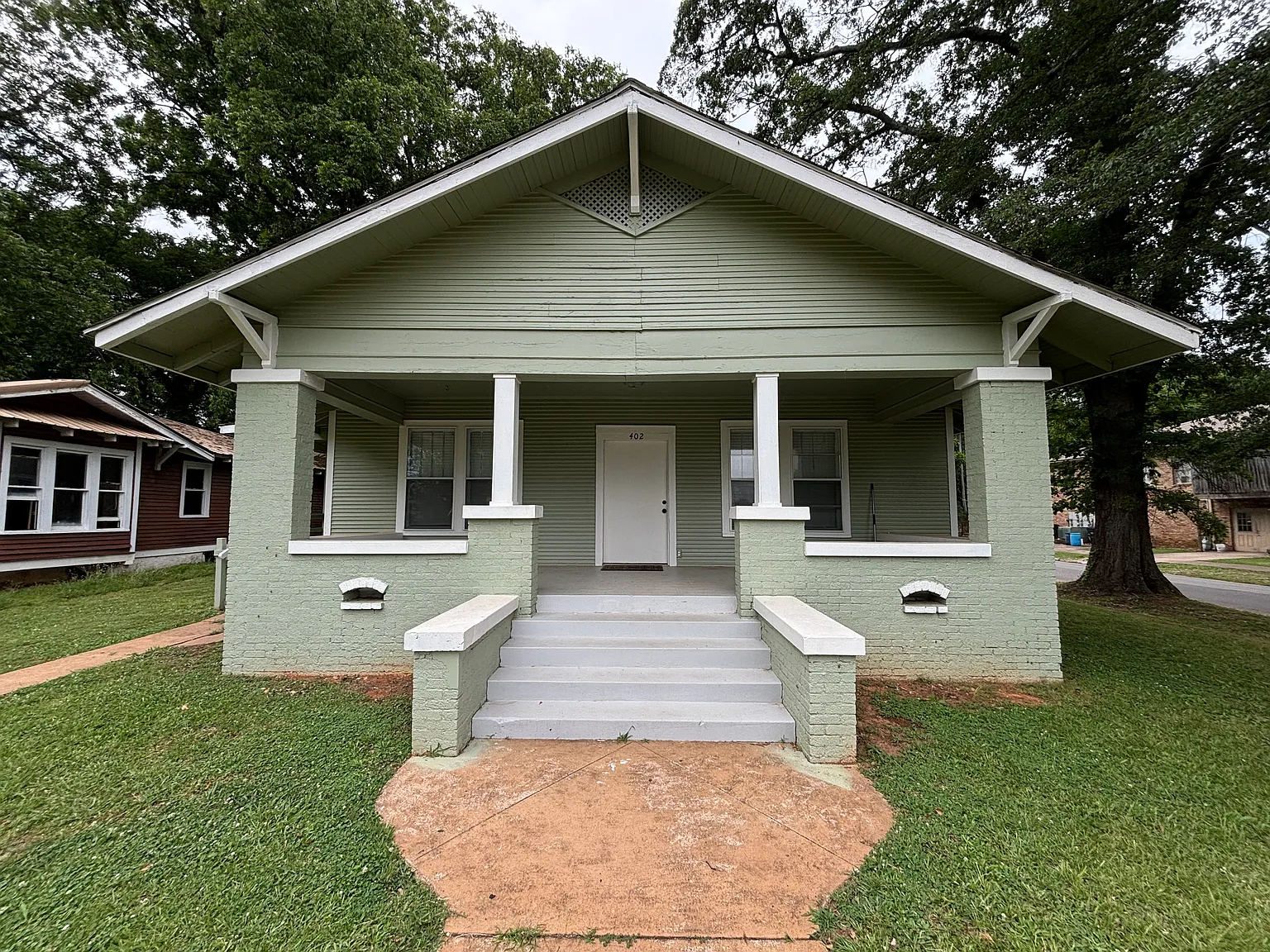 402 W Mobile St — Photo 2