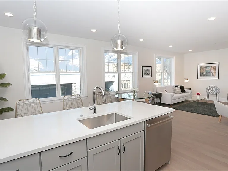 336 Chelsea St #ST — Photo 1