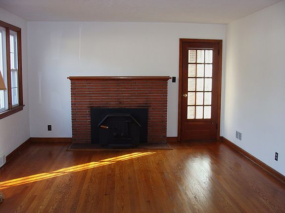 Living Room w/Fireplace