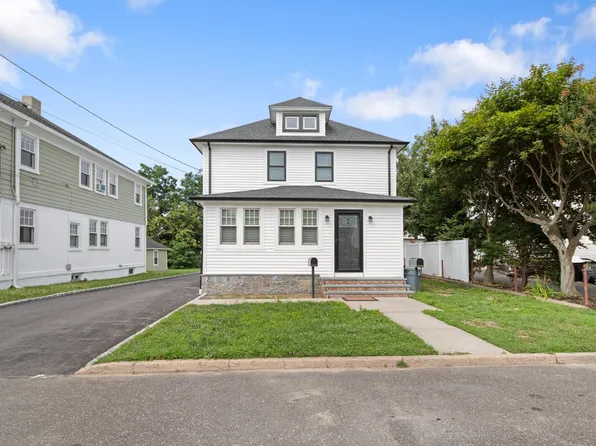 38 Smith St APT 1, Glen Cove, NY 11542