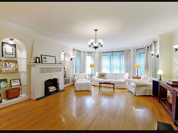 2nd image of 6160 N Hamilton Ave APT 1N