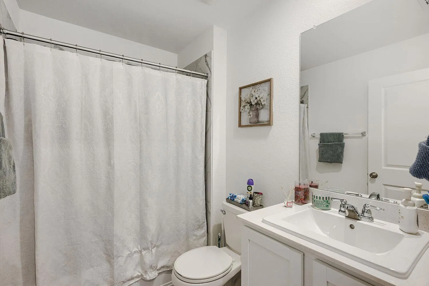 3 bed, 2.0 bath, 1763 sqft, $2,300 — Photo 4