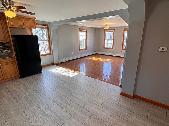 5th image of 72 Foster St #2