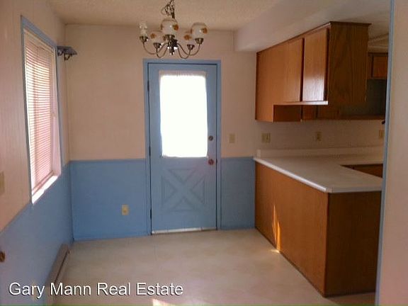 5th image of 940 S Garden Dr