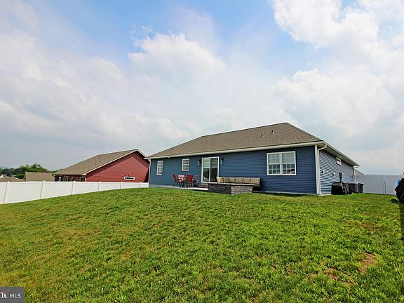 4th image of 325 Tree View Ln