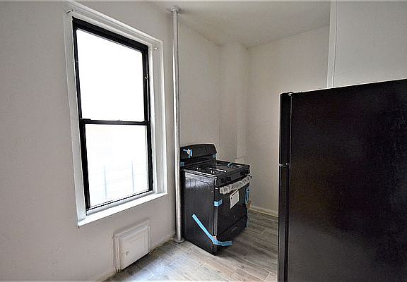 3rd image of 2707 Morris Ave APT 1C