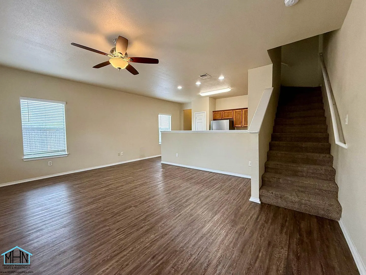 Beautiful Two Story Duplex Near Randolph AFB and FT SAM Houston! — Photo 4