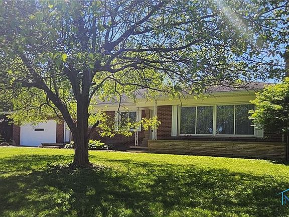 2nd image of 2848 Eastmoreland Dr