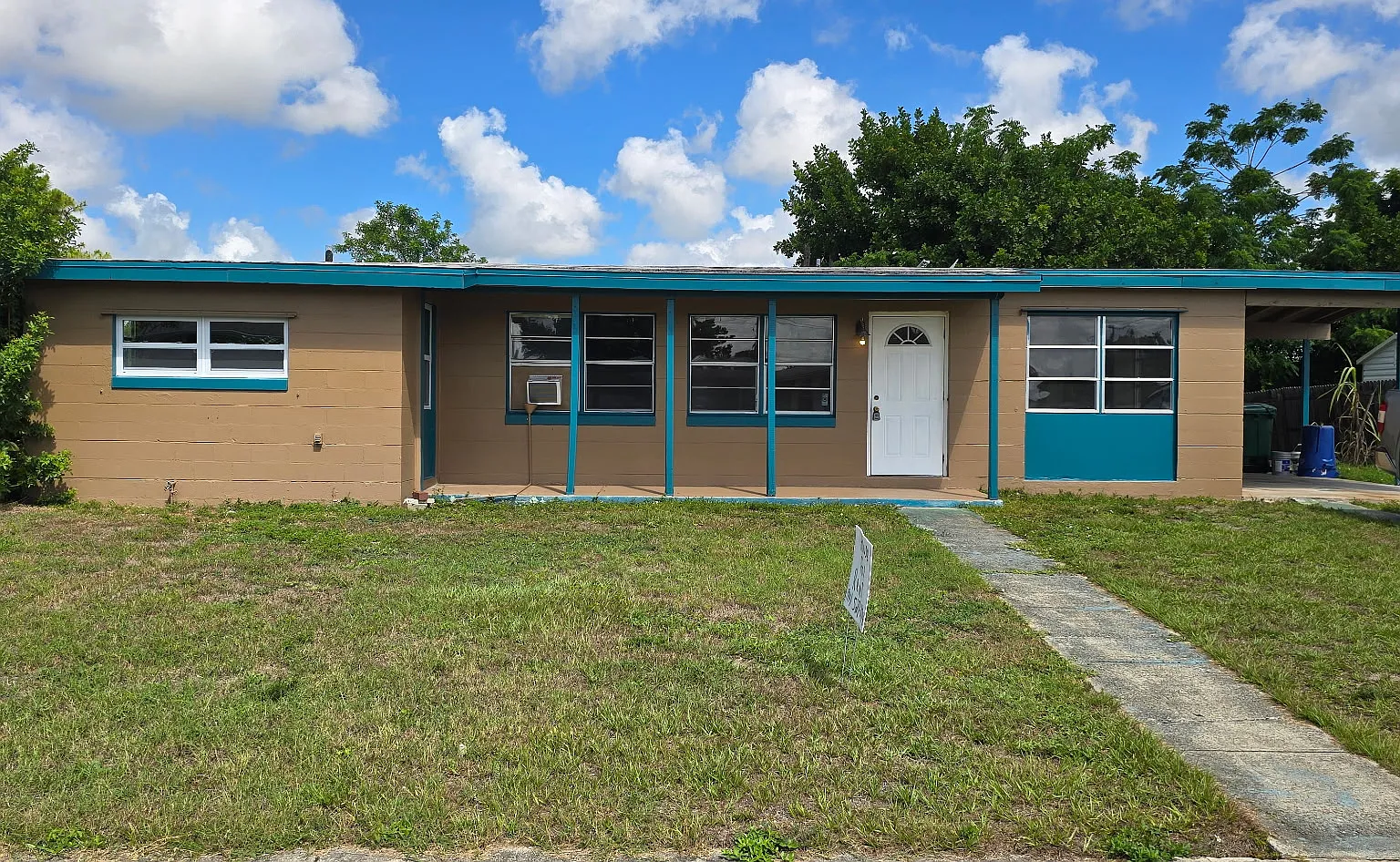 3 bed, 1300 sqft, $1,500 — Photo 1