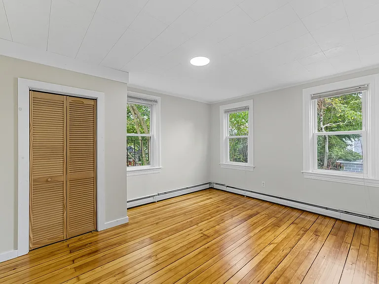 46 E Transit St #1R — Photo 9