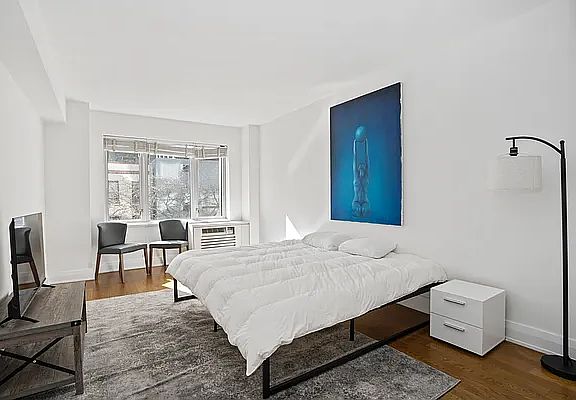 4th image of 211 E 51st St APT 4B