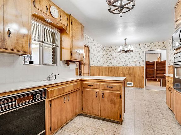 5th image of 3136 Orange Ave