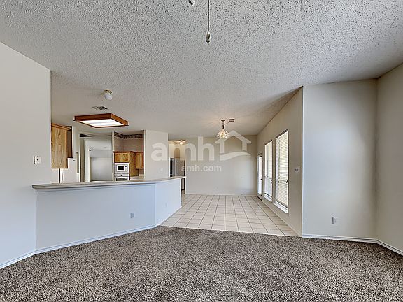 5th image of 815 Oak Hollow Ln