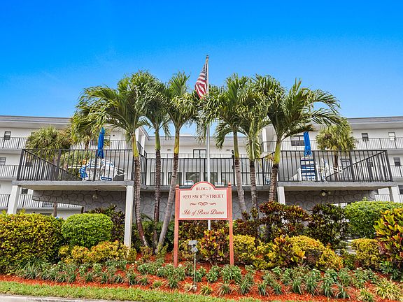 2nd image of 9233 SW 8th St APT 404