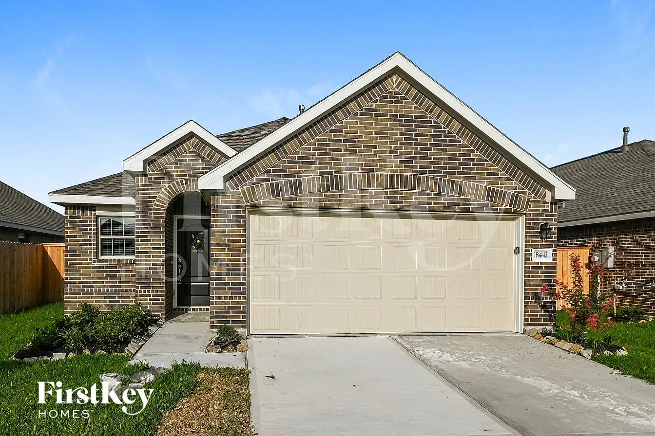 3 bed, 2.0 bath, 1682 sqft, $1,715 — Photo 1