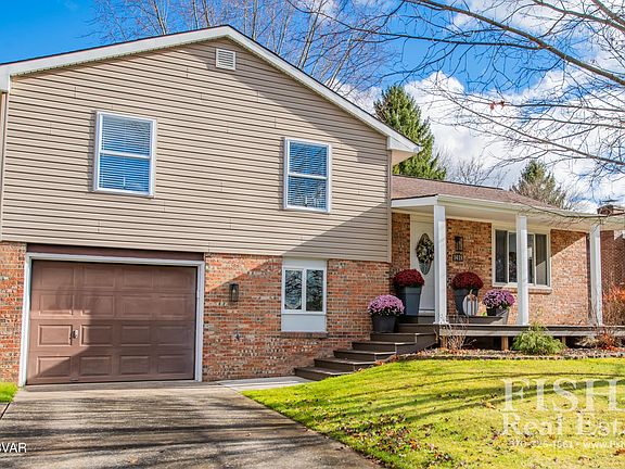 2nd image of 1418 Pebblewood Ln