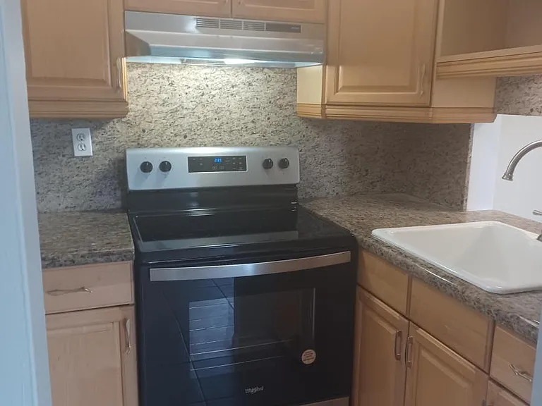 830 N Riverside Dr #102 — Photo 6