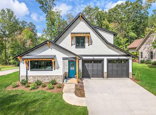 17 Ashe Park Cir, Asheville, NC 28806