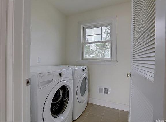5th image of 1011 Long Beach Blvd #D