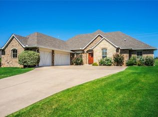8806 Venezia Ln, Edmond, OK 73034