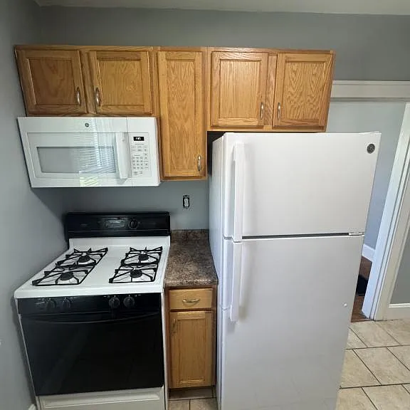 2539 Leslie Ave — Photo 3