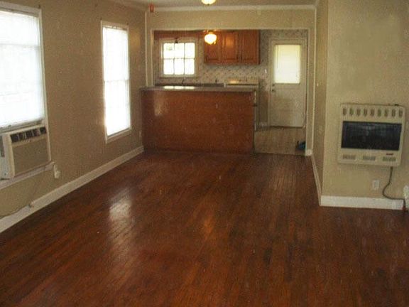 3rd image of 4812 Birchman Ave