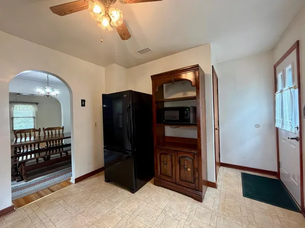 401 S 7th St, Olivia, MN 56277