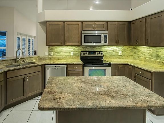 3rd image of 921 John Hunter Ct